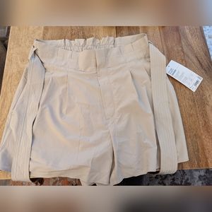Athleta women's skyline short ll NWT